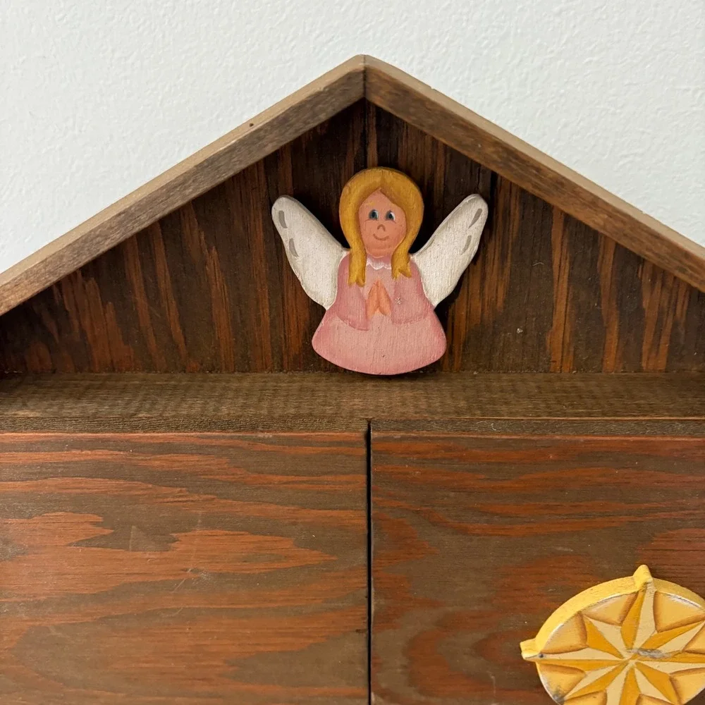 N/A charming wooden
